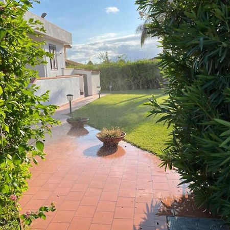 Villa Capri Holiday Home Campofelice Di Roccella Bagian luar foto