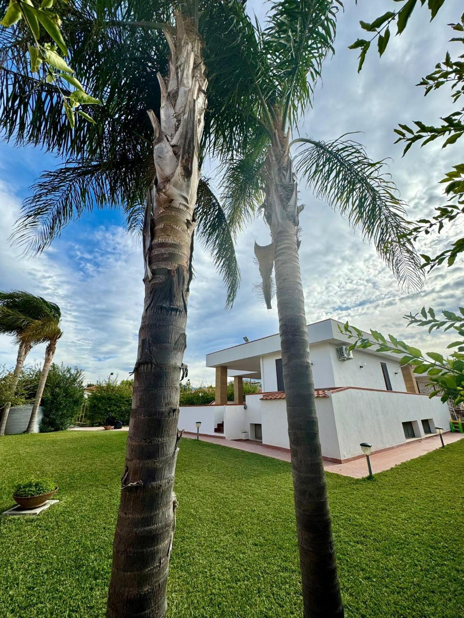 Villa Capri Holiday Home Campofelice Di Roccella Bagian luar foto